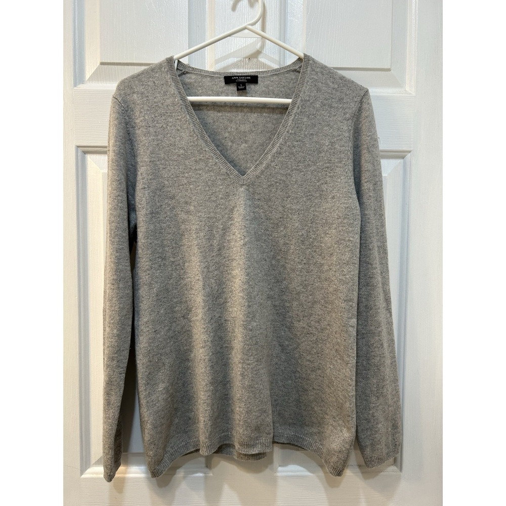 Ann Taylor 100% Cashmere Gray V Neck Sweater Sz L Quiet Luxury Casual Preppy